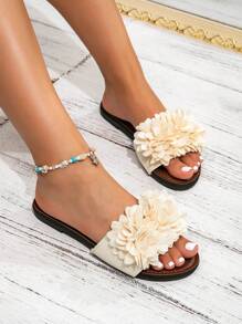 Sandalias planas de moda para mujer de primavera/verano, elegantes sandalias planas minimalistas color beige, sandalias de estilo europeo y americano, zapatillas de mujer con decoración de flores blancas
