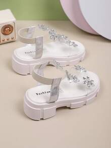 夏季女孩厚底凉鞋，花朵装饰，透明设计，优雅公主鞋，适合日常穿着、婚礼和派对