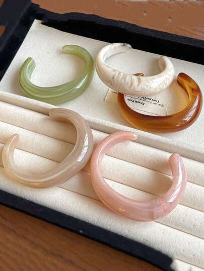 1pc Boho Style Acrylic Tie Dye Bangle Bracelet, Solid Color Mixed Amber, White, Light Pink, Light Green, Suitable For Daily Commute, Dates, Parties, Vacation (Check Size Before Purchase, No Returns For Improper Fit)