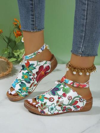 新款春夏女士时尚学生露趾厚底坡跟沙滩凉鞋，厚底，缝线设计（鞋带可拆卸调节）