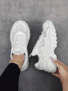 女士时尚休闲运动鞋，轻便透气网眼皮革拼布鞋，舒适软底防滑户外运动鞋，适合派对、学校、工作、日常通勤 - 白色 - 查看 2