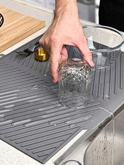 1 Piece, Silicone Dish Drying Mat, Kitchen Sink Countertop Drainer Mat, Non-Slip Heat Resistant Easy Clean Dishware Utensil Drying Pad, Foldable Multi-Purpose Trivet Mat, Grey, For Kitchen Organization, Counter Protector, Housewarming Gift.