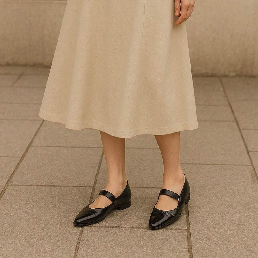 1 Paar Punk-Stil TPU-Schnallen Spitzschuh Flache Schuhe, geeignet für Frühling Sommer Tragen