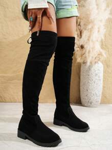 Las elegantes botas altas de tacón medio están diseñadas para chicas adolescentes con elementos elásticos y de cordones decorativos, son botas todo en uno