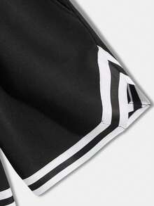 1 pieza Pantalones cortos de hombre, pantalones cortos de baloncesto, a rayas negras y blancas, con estampado gráfico de la bandera de EE.UU. para el Día de la Independencia, cintura elástica, bolsillos laterales, uso casual para diario, vacaciones, vuelta al colegio, regalo para novio/esposo