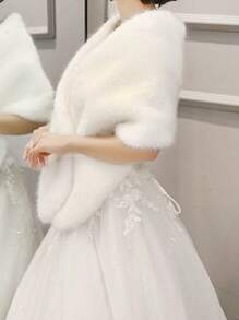 1 pièce Châle en fausse fourrure blanche de haute qualité, convient pour le port quotidien, les soirées de mariage, les robes de cérémonie, luxueux et à la mode, cadeau pour femme