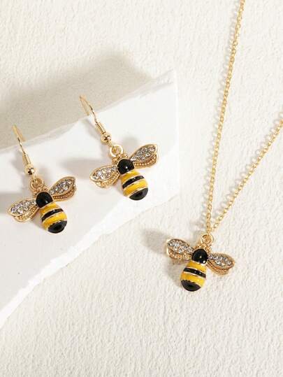 طقم مجوهرات راقي أنيق جميل إبزيم واحد للعقد و زوج من الأقراط مزخرف بفصوص الراين والخرز الملون على شكل حشرات، مناسب للارتداء اليومي، العطلات، والهدايا