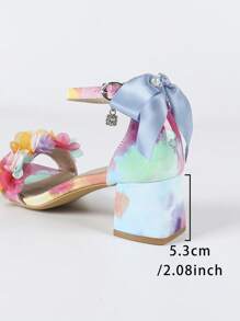 صنادل نسائية بكعب سميك مربع الأصبع 5.3 سم، بفيونكة معدنية وزهور ثلاثية الأبعاد على لون أزرق داكن، بحزام رفيع، أنيقة وناضجة للربيع والصيف للمناسبات الكاجوال والاجتماعية