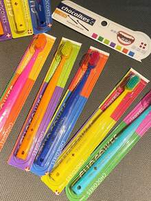 每盒1支护理牙刷 磨砂糖水果色 高密度中毛成人家庭抗菌牙刷 多色可选 独立包装牙刷 呵护牙龈清洁牙齿成人牙刷 超高密度软毛Chocoikes瑞士护理牙刷