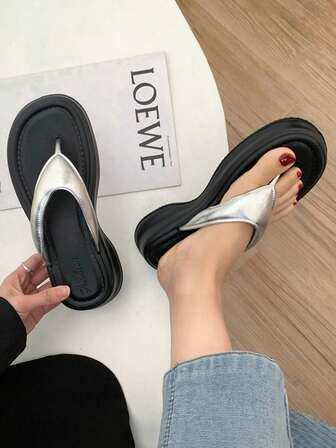 女士新款厚底人字拖，夏季厚底坡跟凉鞋时尚休闲沙滩拖鞋，防滑软底百搭室内家居拖鞋