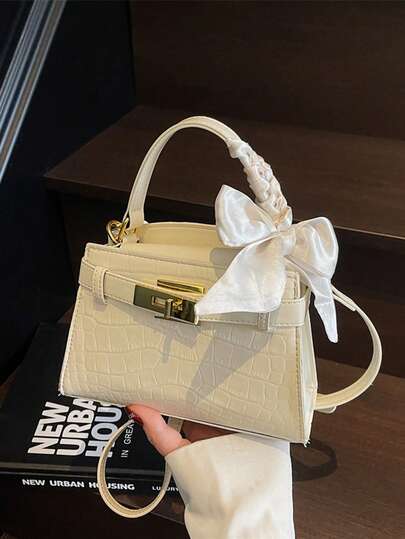 手提包包女士2025年夏季新款单肩斜挎包，小众通勤包。