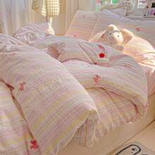 3 件套涤纶花卉柔软舒适羽绒被套装，适用于卧室和客房 - 包括 1 个羽绒被套和 2 个枕套（不含羽绒被和枕头），配有拉链开合和角带，适合所有季节