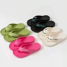 1 par de chanclas, sandalias de dedo, material de EVA, sandalias casuales para parejas con suela suave antideslizante para uso en exteriores, piscina, verano, aislamiento, Galentines, Puppy, Carnaval, decoraciones de fiesta, zapatos, selecciones de primavera y verano, regalos para damas de honor, habitación, decoración de dormitorio, playa, viaje, para hombres, para mujeres, vacaciones, cosas lindas, regalo del Día de la Madre, decoración de dormitorio, jardín, decoración de cocina, verano, playa, artículos de viaje esenciales, decoración de habitación, Squishy, graduación, estante para zapatos, ahorrador de almacenamiento, exterior, jardín, artículo de viaje esencial, portátil, artículo esencial de playa, temporada de graduación, ceremonia de graduación, regalo de graduación, presente de graduación, Felicitaciones graduado, Felicitaciones graduado, Valedictorian, Terminar la escuela - Multicolor - Ver 6