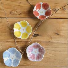 4件套彩色陶瓷可爱花朵造型调味碟，迷你甜点碗，3.5英寸，适用于盛放蜂蜜、芝麻酱、红枣、坚果、番茄酱、果酱、甜点、酱油、沙拉酱、蘸酱、野餐、橄榄酱、厨房用品、早餐小碟、糖果、首饰托盘，圣诞节和冬季家居礼品