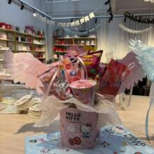 Sanrio Caixa de Presente em Formato de Balde de Abraço Buquê de Lanche Hello Kitty Cartoon, Material de Embalagem para Presente de Aniversário Rosa Fofo de Menina, Caixa Surpresa Multifuncional Reutilizável de Armazenamento, Material Decorativo Essencial para Festas de Festival