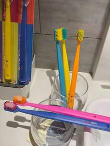 每盒1支护理牙刷 磨砂糖水果色 高密度中毛成人家庭抗菌牙刷 多色可选 独立包装牙刷 呵护牙龈清洁牙齿成人牙刷 超高密度软毛Chocoikes瑞士护理牙刷