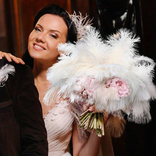 20 Stücke Retro-Stil simulierte weiße Federn DIY Dekorationsfedern für Zuhause, Hochzeit und Fotografie Dekoration