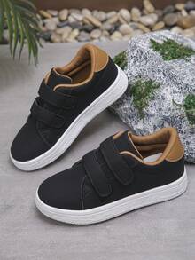 1 双男女儿童休闲钩环运动鞋，舒适一脚蹬平底鞋，适合四季户外穿着