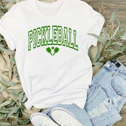 Camiseta de Pickleball, camiseta corta de manga corta de jersey universitario, camiseta del equipo universitario, regalo divertido, camiseta para amantes de las palas, palas de Pickleball Y2K Wo'sLa camiseta de 220 gramos es la base universal para hombres y mujeres, proporcionando comodidad real y excelente durabilidad. El diseño es adecuado para todo tipo de usuarios, independientemente del género o el estilo. Utiliza tejidos resistentes al desgaste y de alta calidad, adecuados para cualquier uso diario, con tacto suave y durabilidad. Excelente ventilación y comodidad exclusivas para mujeres, con combinación de otoño e invierno, pretensión de grado o ropa temática festiva. Una variedad de artículos para satisfacer las necesidades de varias ocasiones.