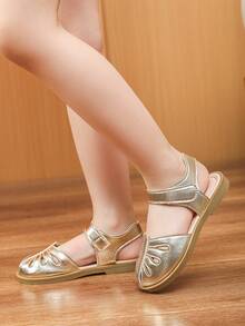 Sandalias doradas para niñas pequeñas, zapatos de verano para niños, sandalias planas de punta cerrada de moda casual para niñas - Dorado - Ver 4