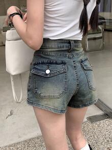 女式蓝色直筒牛仔短裤，带口袋，时尚热裤