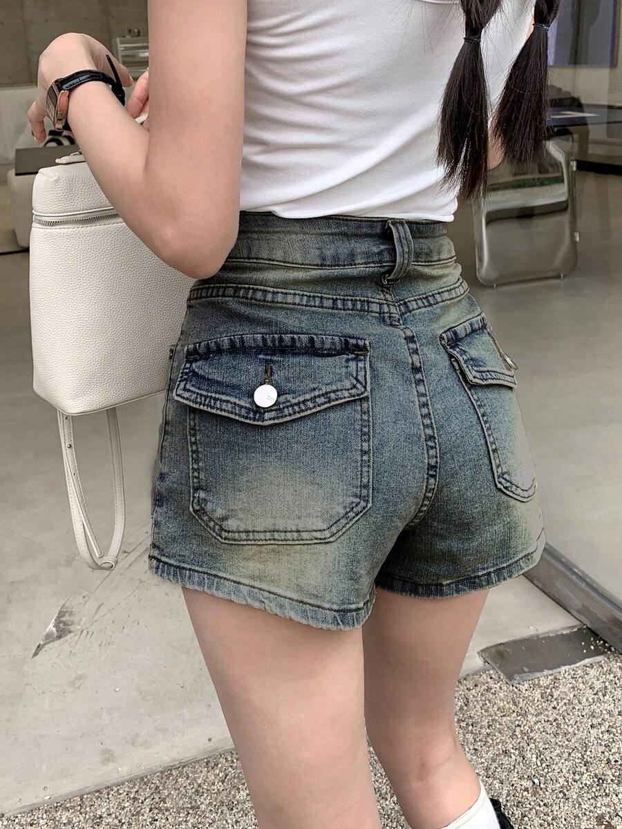 女式蓝色直筒牛仔短裤，带口袋，时尚热裤