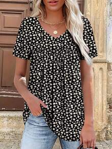 Plus Size Women's Fashion Ditsy Floral Pleated V-Neck Short Sleeve Casual T-Shirt - Black and White - View 2