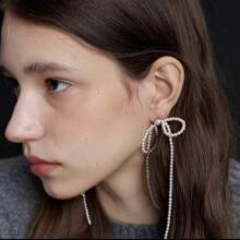 1 par de pendientes con diseño de lazo y borla de perlas falsas hechos a mano, elegantes y delicados, apropiados para uso diario y atuendos de viaje