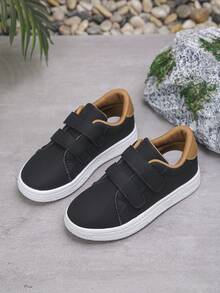 1 双男女儿童休闲钩环运动鞋，舒适一脚蹬平底鞋，适合四季户外穿着