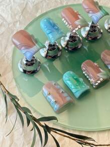 10 Unidades de Unhas Feitas à Mão, Estilo Europeu Americano de Unhas Curtas com Bico de Pato, Design de Flor em Relevo 3D Pintada à Mão, Incrustação de Diamantes, Unhas Luxuosas Feitas à Mão, Estilo Y2k Baddie, Feitas Artesanalmente por Mulheres e Meninas, Com Uma Peça de Gel e Uma Lixa Anexada.
