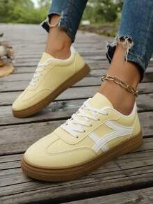 أحذية رياضية كاجوال ذات رباط تدريب مناسبة للنساء ، باللون الأصفر ، مقاس كبير، مناسبة للاستخدام الخارجي / الشارع / الجامبوس