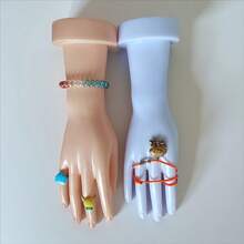 1 件纯色 PVC 塑料手模型，手套展示道具，婚礼手套造型，塑料戒指和手镯支架，珠宝展示架，四季皆宜