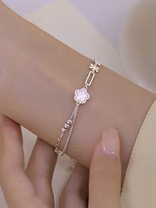 1 件白色花朵和贝壳珠多层链条手链，艺术风格，送给女朋友/最好的朋友的礼物