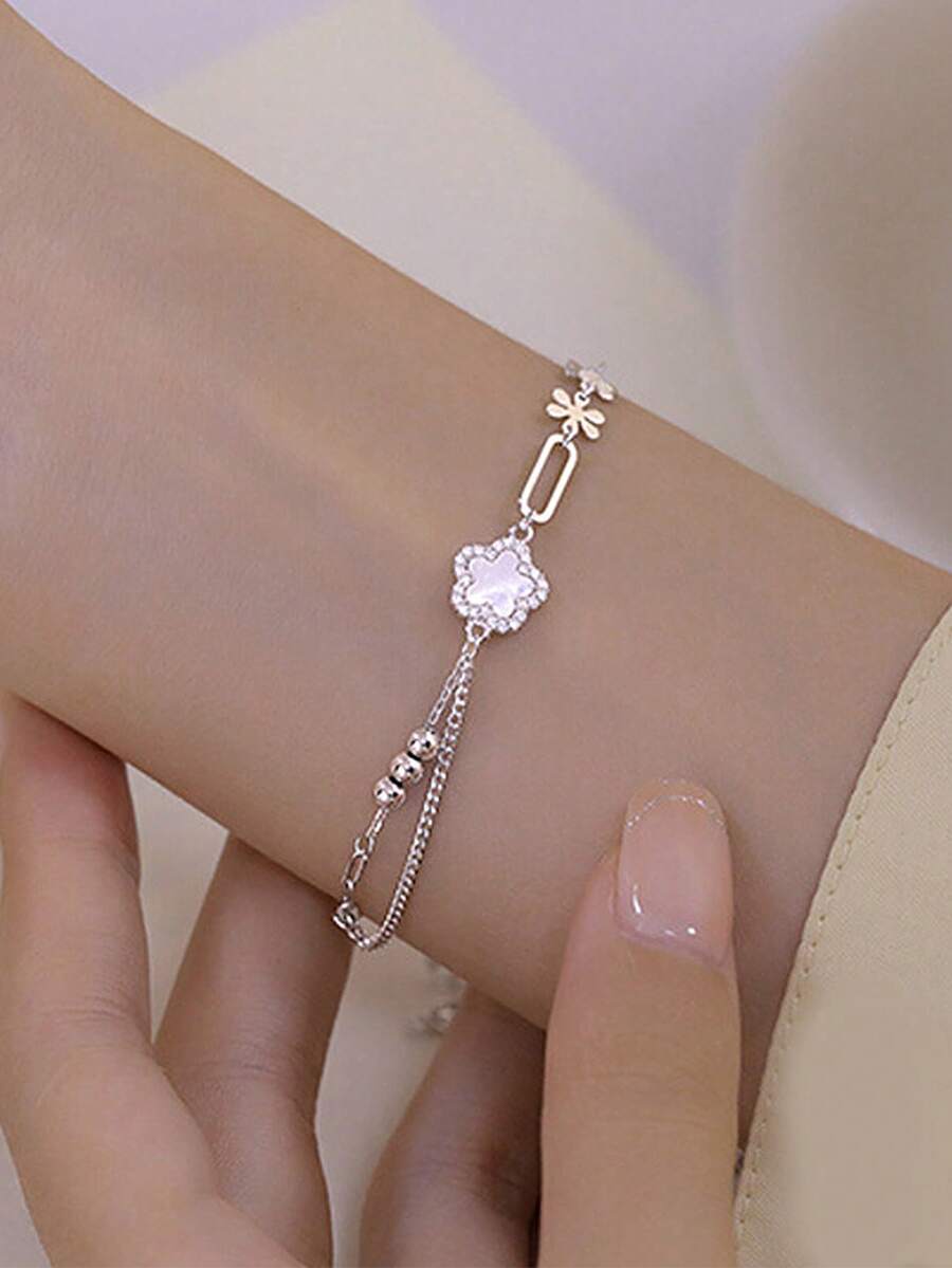 1 件白色花朵和贝壳珠多层链条手链，艺术风格，送给女朋友/最好的朋友的礼物