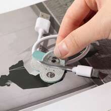 Organizer per cavi in pelle a forma di cuore, disponibile in più colori, con design portatile e antismarrimento, perfettamente compatibile con cavi dati per cellulari e cavi per auricolari