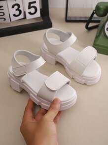 Sandalias de tacón alto para niños, modelo 2025, de suela gruesa, blancas, de estilo princesa y talla mediana, zapatos de verano para niños