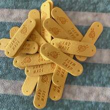 20 件超纤维仿皮标签，手工缝纫配件工艺，彩色混批印花，包括爱心、帽子和手套装饰 - 顏色混搭 - 查看 14