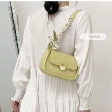 [Bolso Bandolera Cuadrado] Bolso de hombro de mujer de piel sintética pequeño | Correa de hombro ajustable, detalle elegante de lazo y hebilla dorada | Disponible en negro/blanco, beige, verde claro, azul verdoso