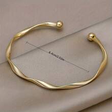 1 Elegant Gold Adjustable Twisted M ö Bius Bracelet - Fashionable And Minimalist Design, Made Of Zinc Alloy, Perfect For Daily Wear And Gift Giving. Stylish And Minimalist Thread Design Open Bracelet - Vàng - Xem 2