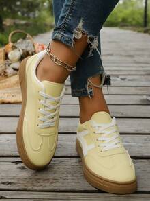 أحذية رياضية كاجوال ذات رباط تدريب مناسبة للنساء ، باللون الأصفر ، مقاس كبير، مناسبة للاستخدام الخارجي / الشارع / الجامبوس