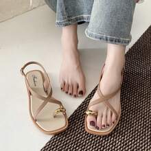 Nuevas zapatillas con puntera de 2025, sandalias planas con palabras en estilo romano para celebridades de internet, calzado de mujer para el verano