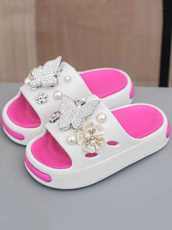 صندل بنات من البلاستيك الناعم ذو طبقتين مزين بفراشات مجسمة ثلاثية الأبعاد، مناسب للاستخدام المنزلي بنعل مانع للانزلاق