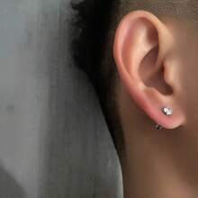 2pcs Super Shiny 4-Prong Zirconia Stainless Steel Stud Earrings For Men, Fashion Ear Cartilage Tragus Earrings, Classic Design, Hypoallergenic, Unisex, Suitable For Party & Daily Wear, Versatile Jewelry, Minimalist Earrings, Exquisite Luster, Accessory