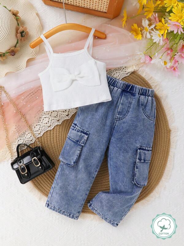 2 piezas Conjunto de niña elegante y de moda en denim, suave, transpirable y cómodo, con decoración de moño en top de tirantes sólido y pantalones clásicos de mezclilla azul, apto para vacaciones, fiestas, uso casual y diario