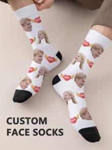 1 paire de chaussettes mi-longues customisées pour hommes. Vous pouvez mettre n'importe quel visage sur les chaussettes. Chaussettes personnalisées avec photos, chaussettes moyennes et longues customisées amusantes, convenant pour des occasions telles que la Saint-Valentin, les anniversaires et les cadeaux.