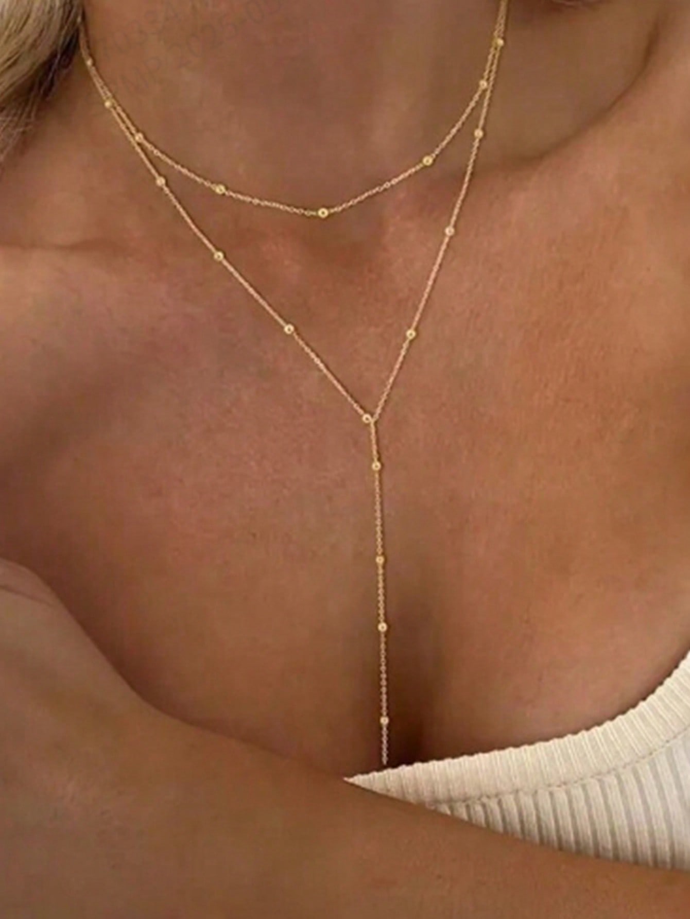 Un collier européen et américain personnalisé avec des perles géométriques à franges, à double couche avec un long gland. Accessoire de luxe léger et haut de gamme, collier en forme de Y, nombre aléatoire de perles