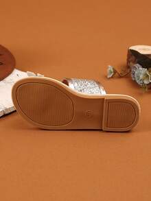 1 双银色幼儿女童平底凉鞋，闪亮水钻带，编织 PU 材质，露趾，蝴蝶设计，舒适的家居拖鞋，适合女童日常、休闲、度假、派对穿着，2025 年春夏 - 銀色 - 查看 7