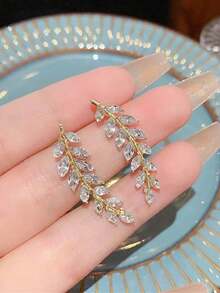 1 对优雅的叶子设计耳环 - 镶嵌精致细节，简约而独特的风格，适合女性日常穿着和派对场合，防过敏，易于搭配各种服装 - 多色 - 查看 11