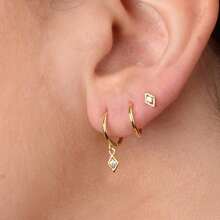 Set de 3 aretes aros pequeños dorados tipo abrazador para mujeres, chapados en 14K, hipoalergénicos, livianos, para orejas sensibles, aretes para uso diario para perforaciones de cartílago, joyería para mujeres y niñas como regalo