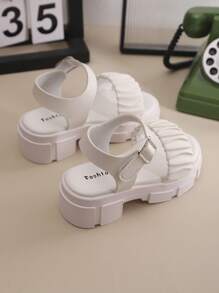 Sandalias blancas de moda para niñas 2025, versátiles para viajes al aire libre, con estilo